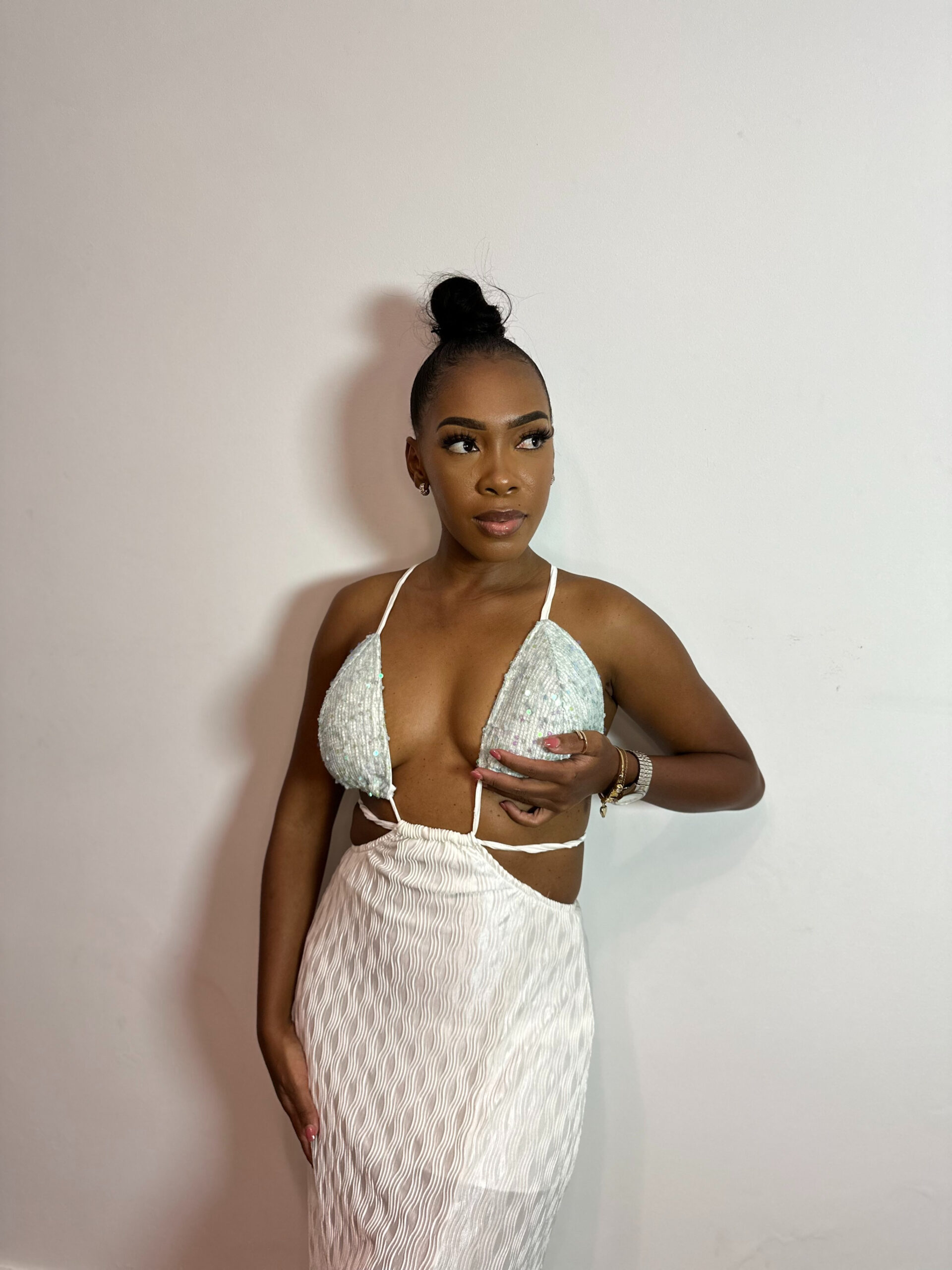 Vestido Branco, Preço: 2800.00 MT